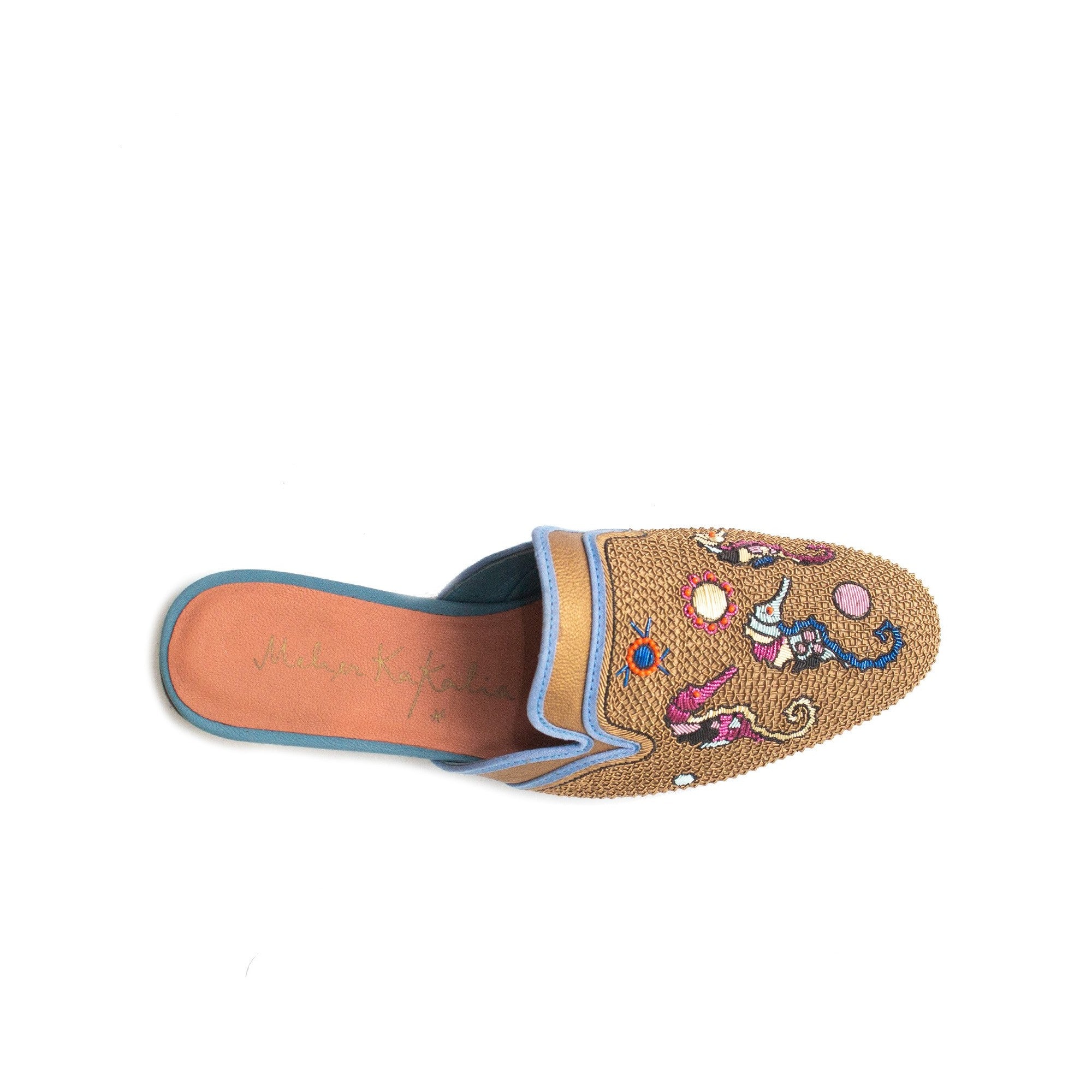 Ballerines brodées en cuir écologique, parfaites pour des vacances à la plage.