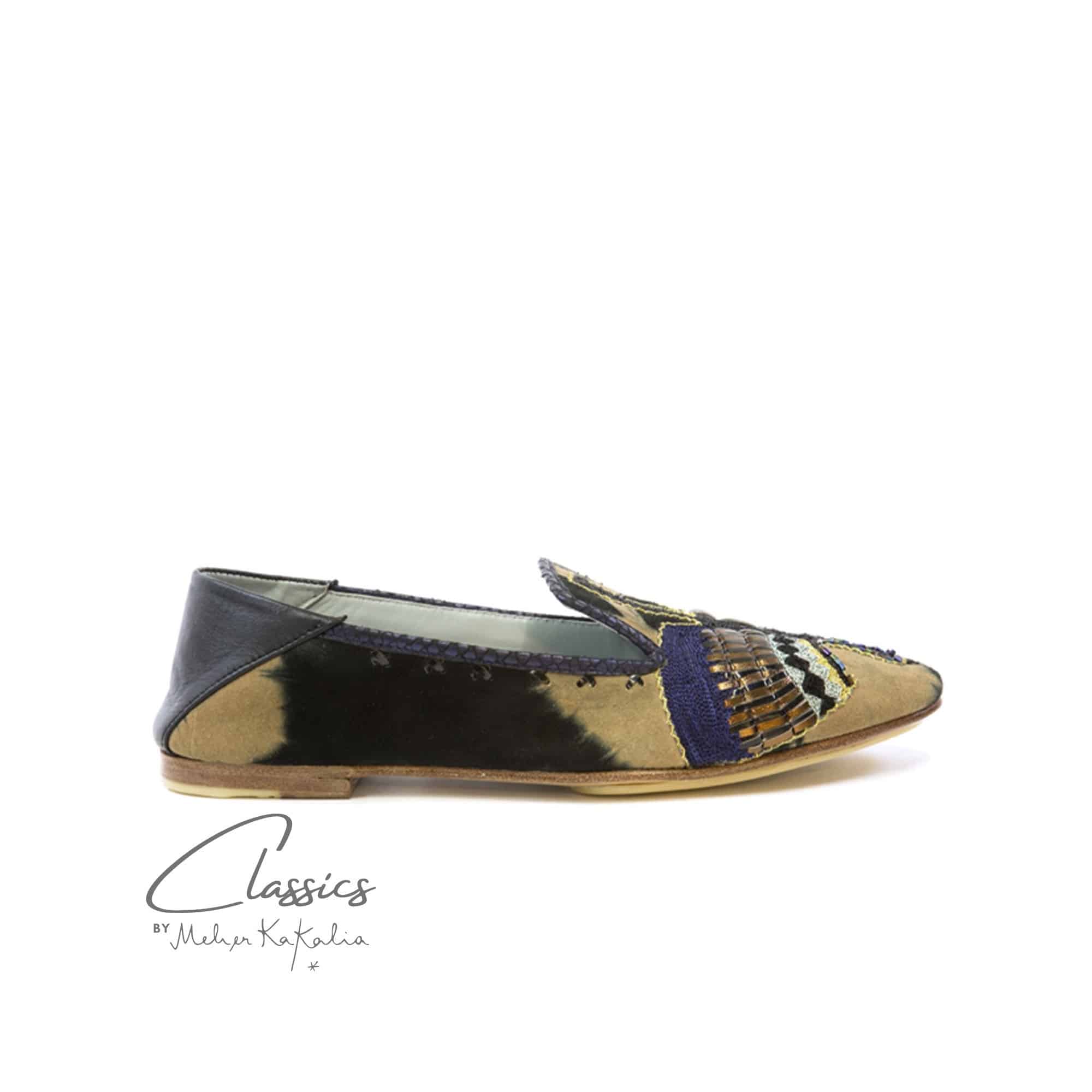 Meher Kakalia moccasins in tie-dye suede, embroidered with silk. Eco-friendly, fashionable, and ideal for daily wear.