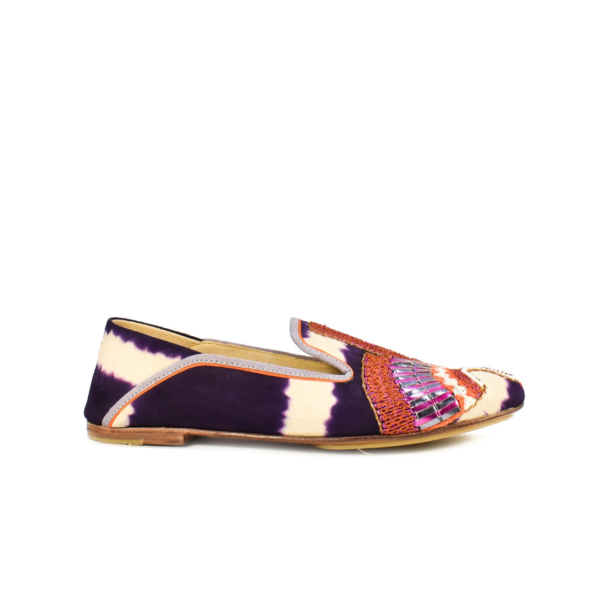 Meher Kakalia's eco-friendly moccasins in purple suede with vibrant tie-dye and unique embroidery. Luxury for your feet.