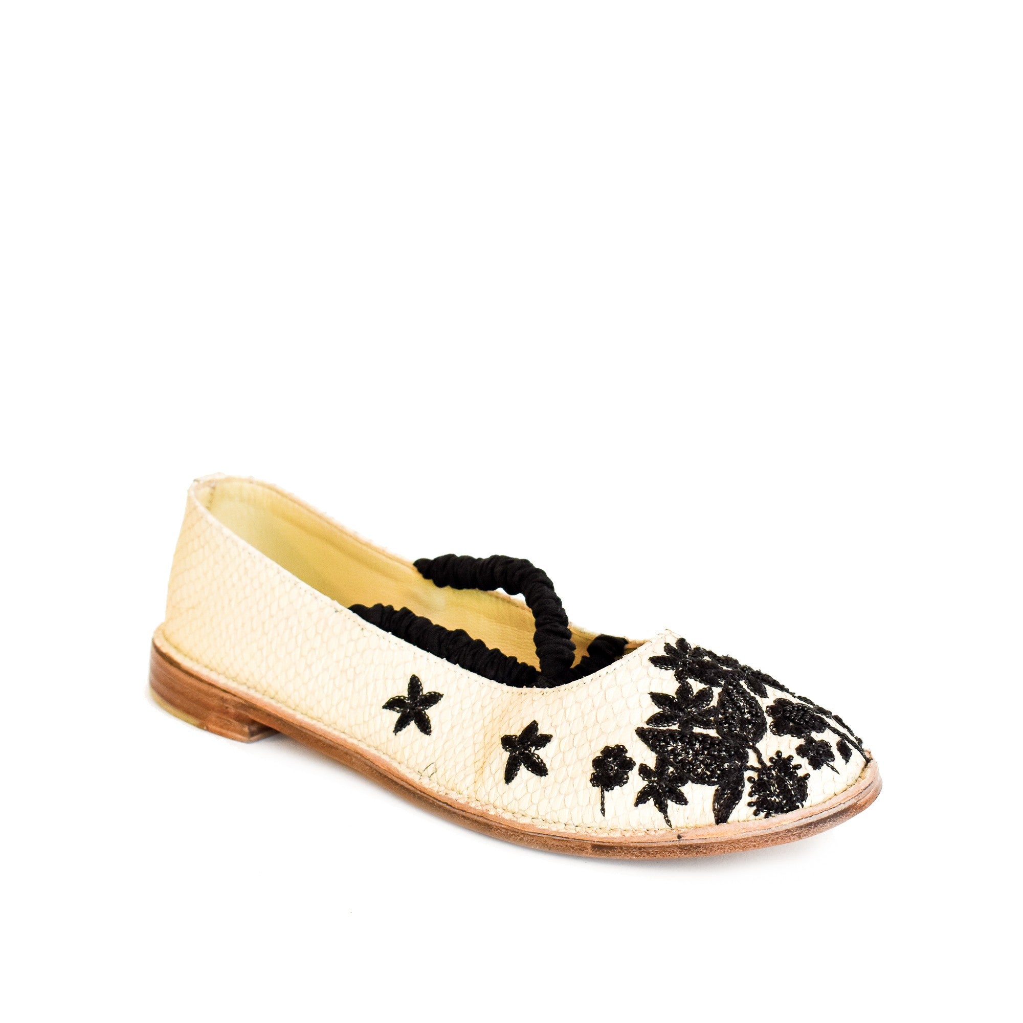 Ballerines fait-main by Meher Kakalia, featuring a unique design and elasticated silk cross for a chic, artistic look.