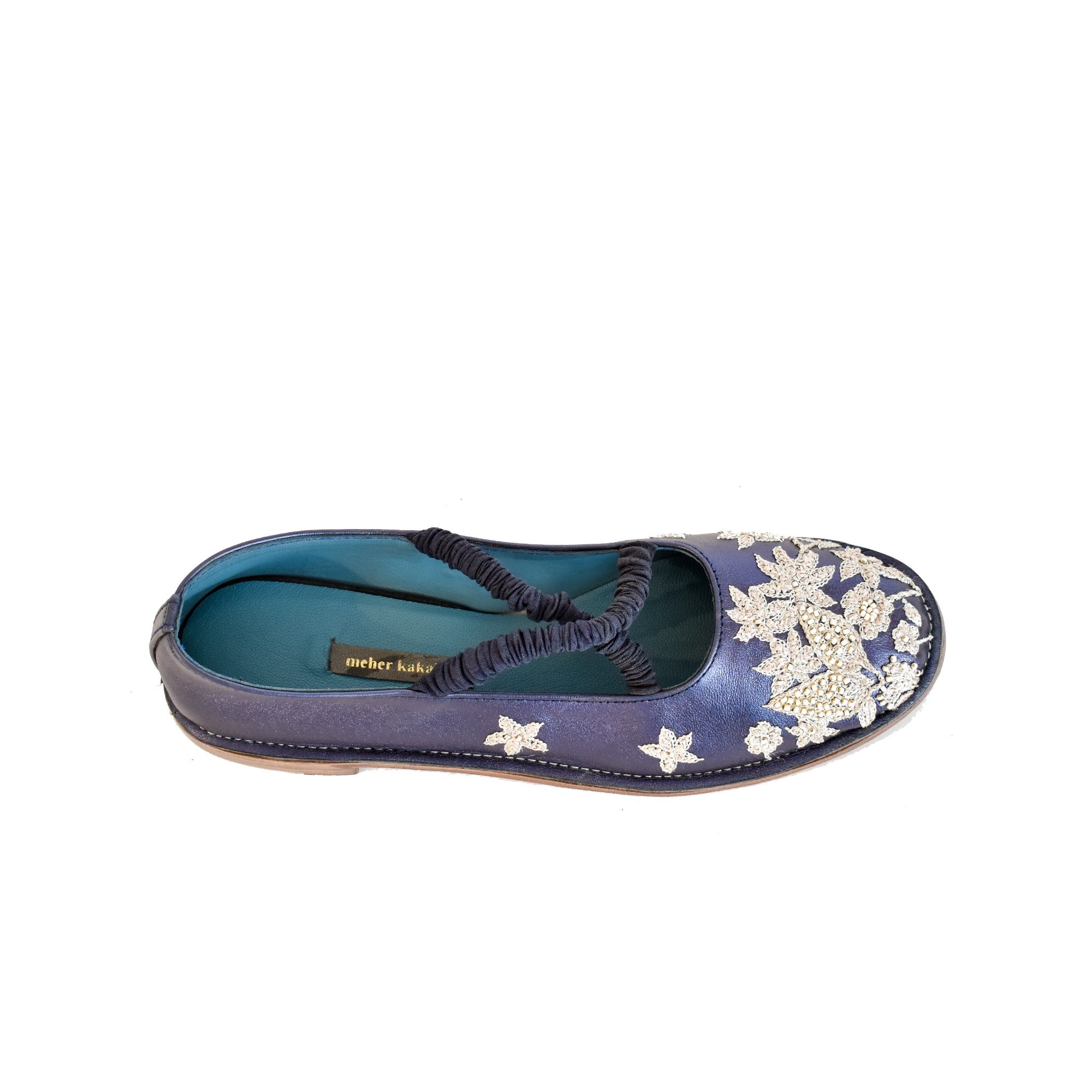 JULIETTA FLAT de Meher Kakalia, ballerines faites main en cuir écologique avec broderies artisanales, élégantes et durables.